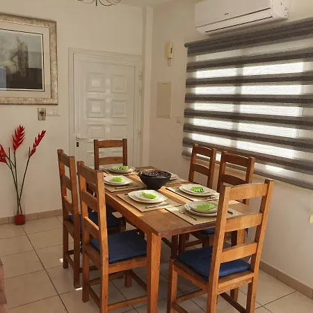A- Luxury Sea Next To The Beach فيلة